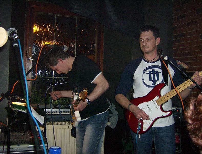 nochmal zweimal Gitarrieros.jpg